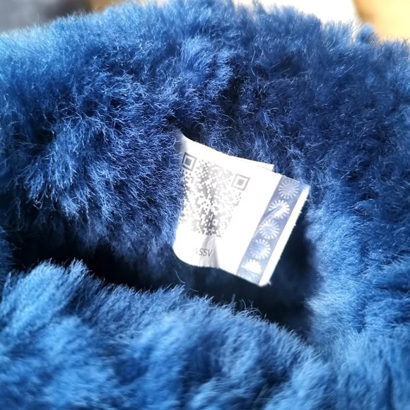 LIKE NEW LADIES UGGS SZ 7 - Picture 6 of 7